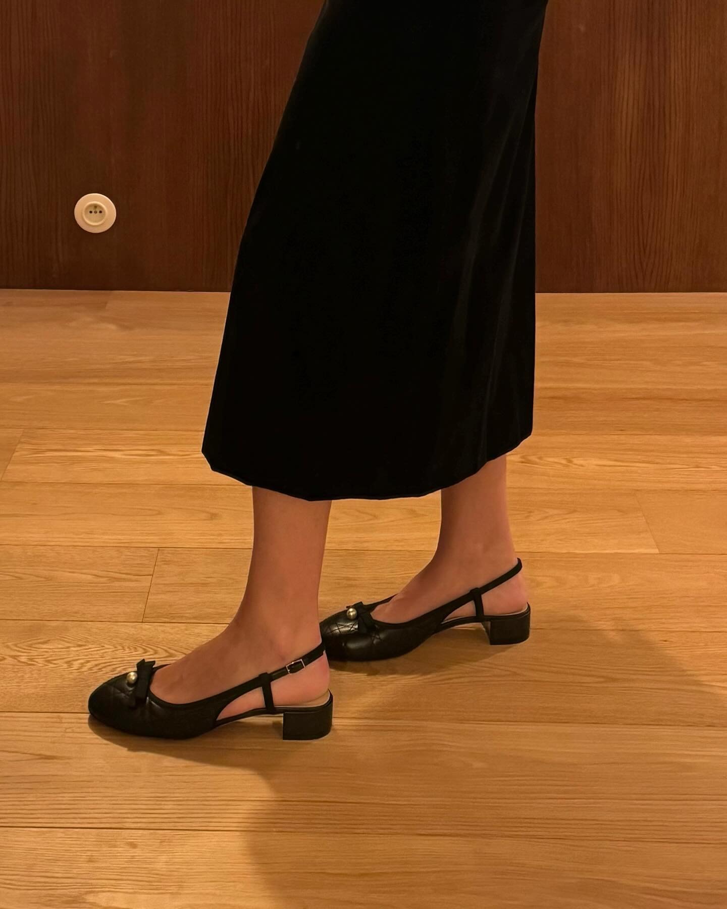 French influencer wearing block heels.