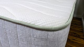 Koala SE mattress close up corner fluting