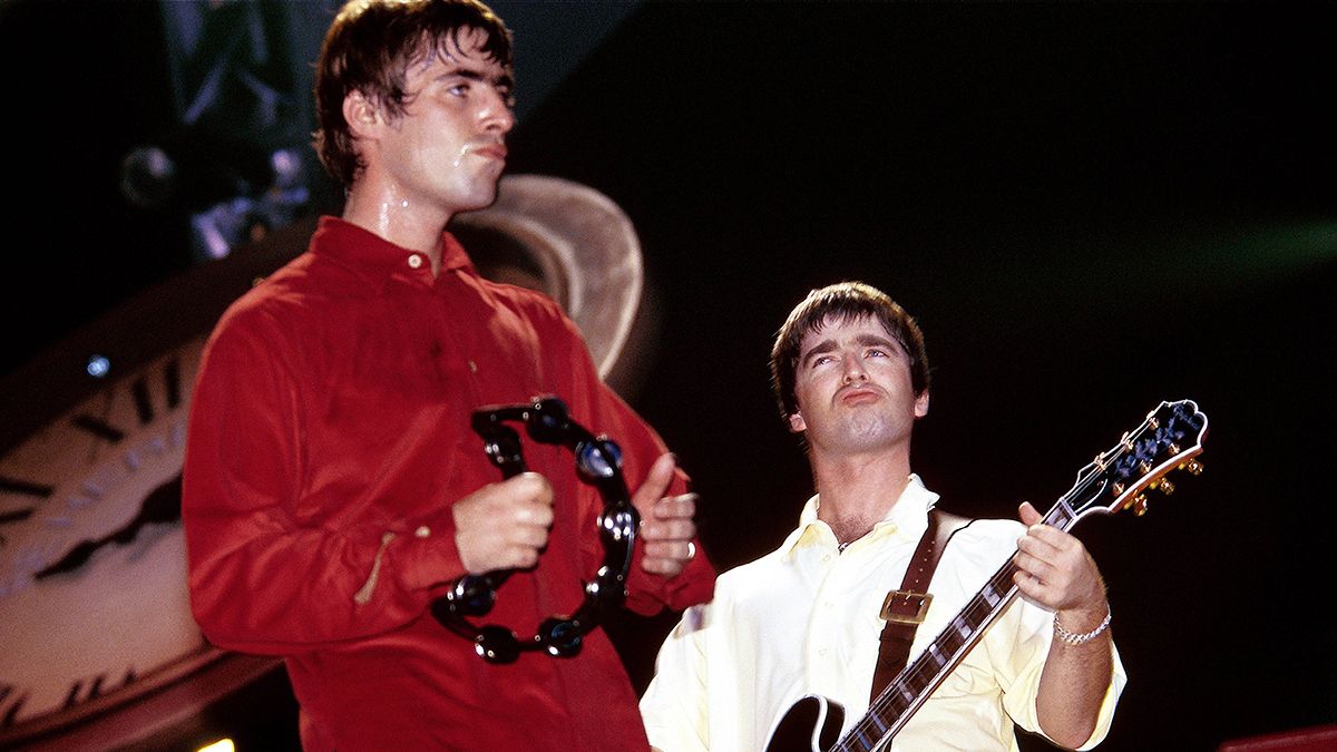 Photo of Noel GALLAGHER and Liam GALLAGHER and OASIS, L-R: Liam Gallagher and Noel Gallagher performing live onstage