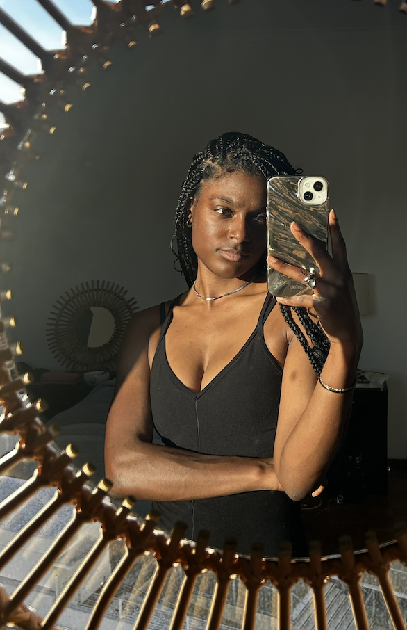 Shei Mamona bare faced