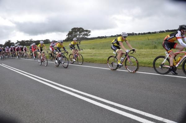 The peloton enroute to Warrnambool
