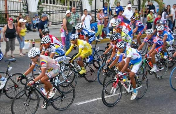 Race leader Manuel Medina (Gobierno Del Zulia) rides in the peloton.