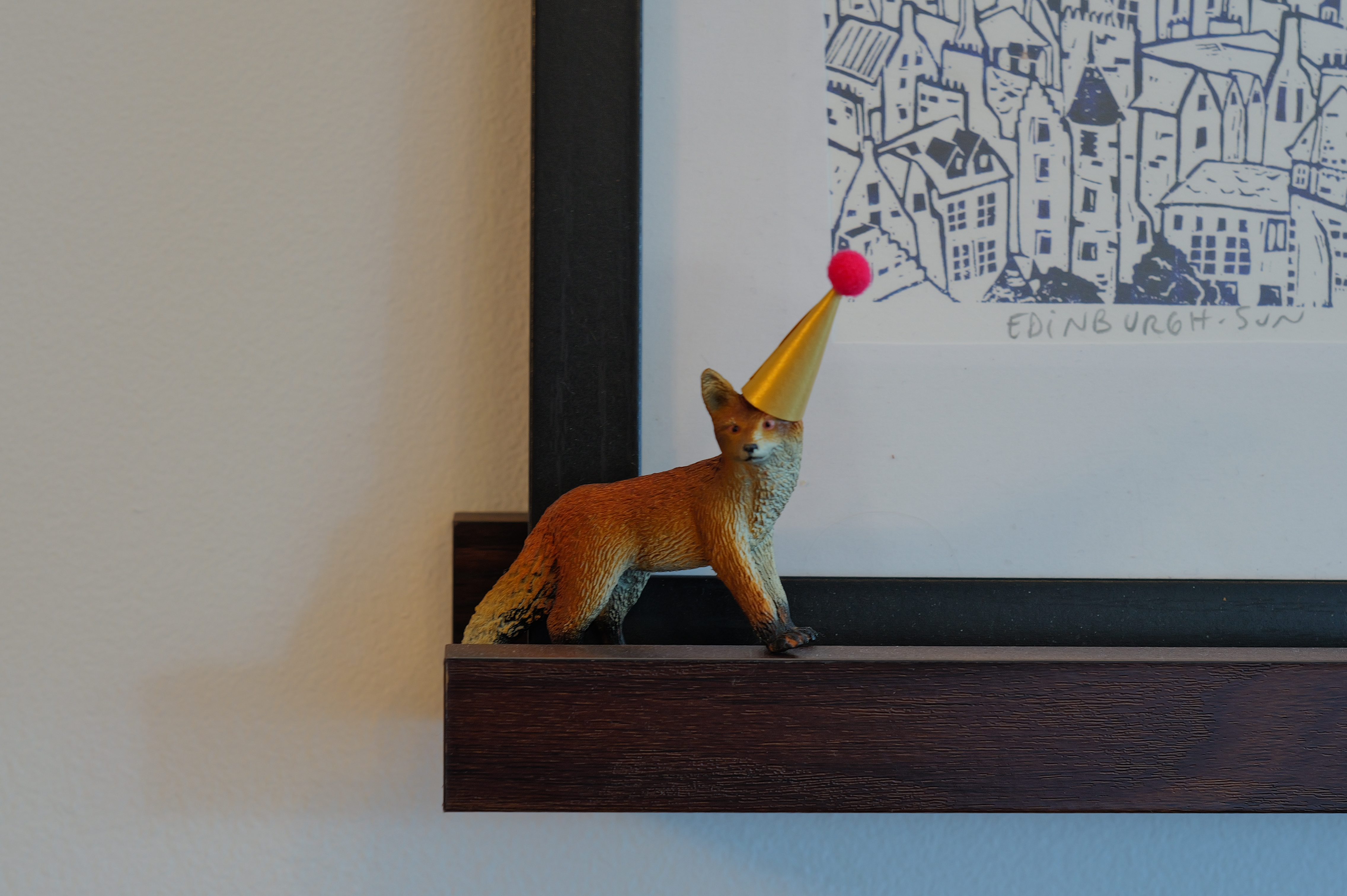 A photo of a fox trinket taken on a Leica Q3 43 camera