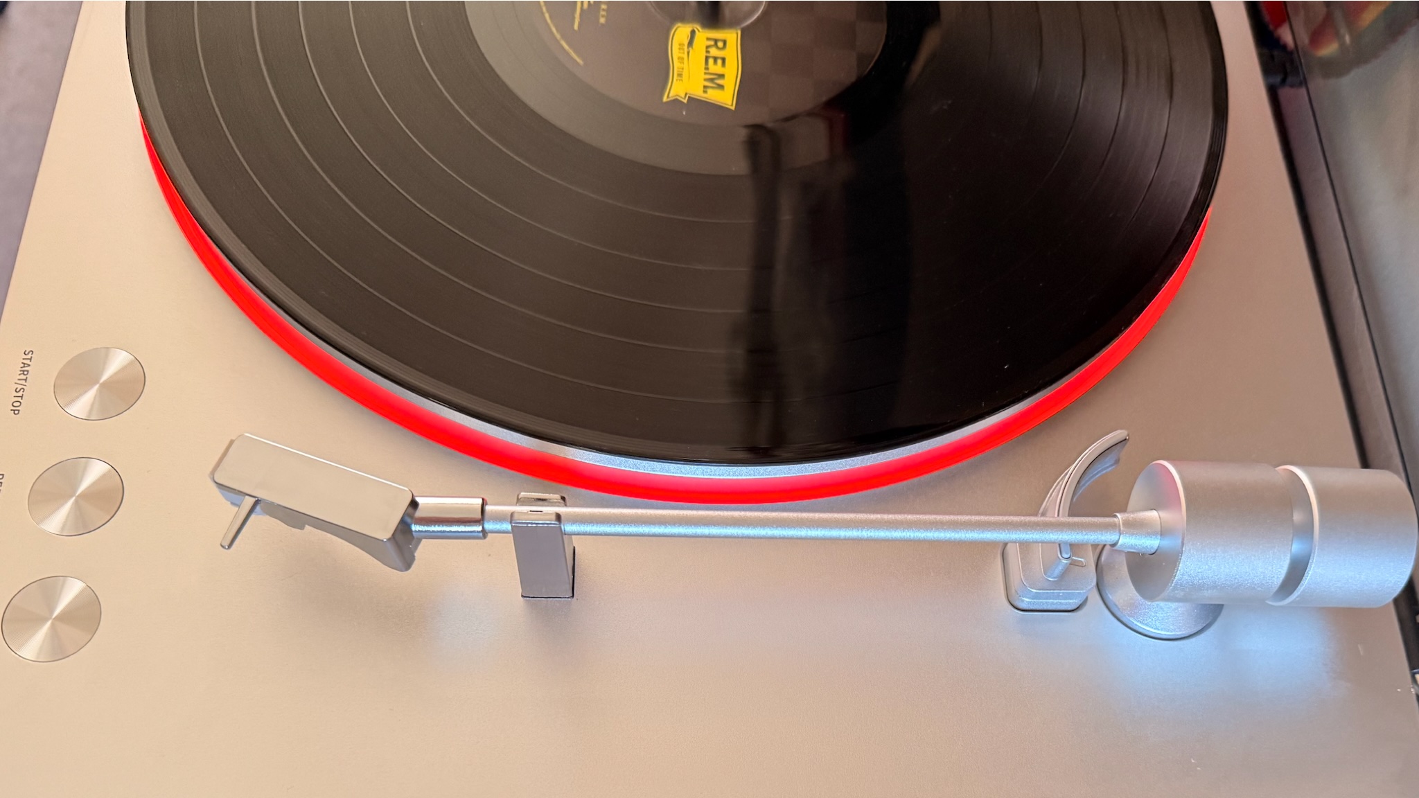 FiiO TT13 turntable closeup showing tonearm