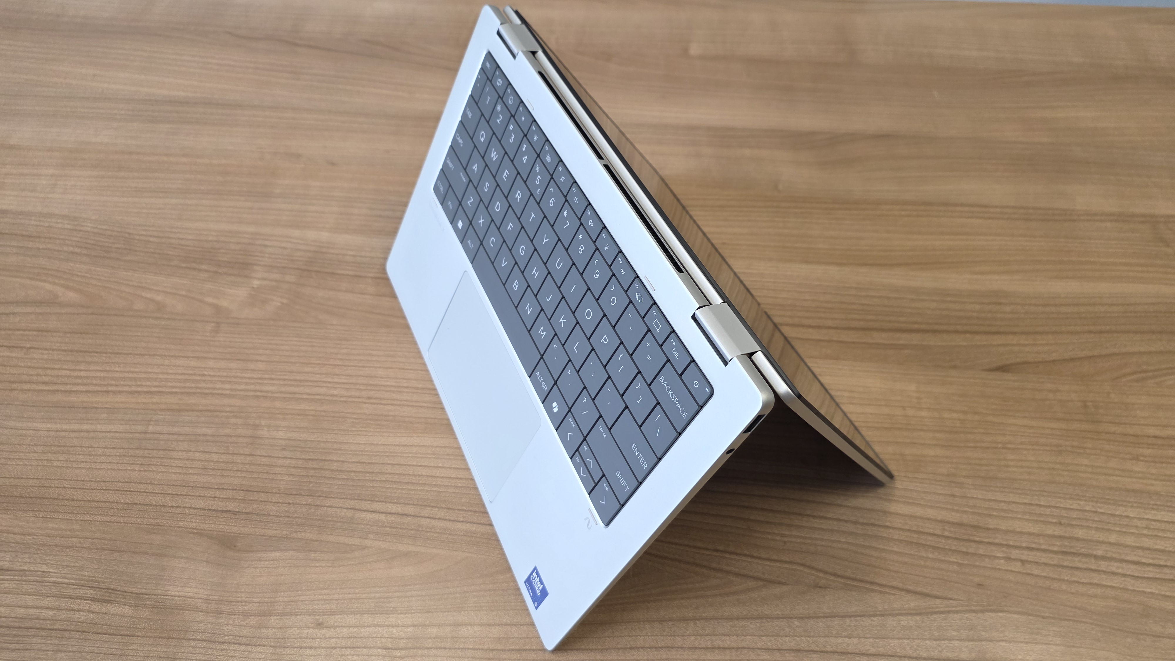 HP OmniBook X Flip 14