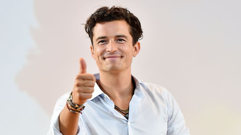 Finger, Sleeve, Collar, Shirt, Hand, Wrist, Happy, Dress shirt, Facial expression, Elbow,