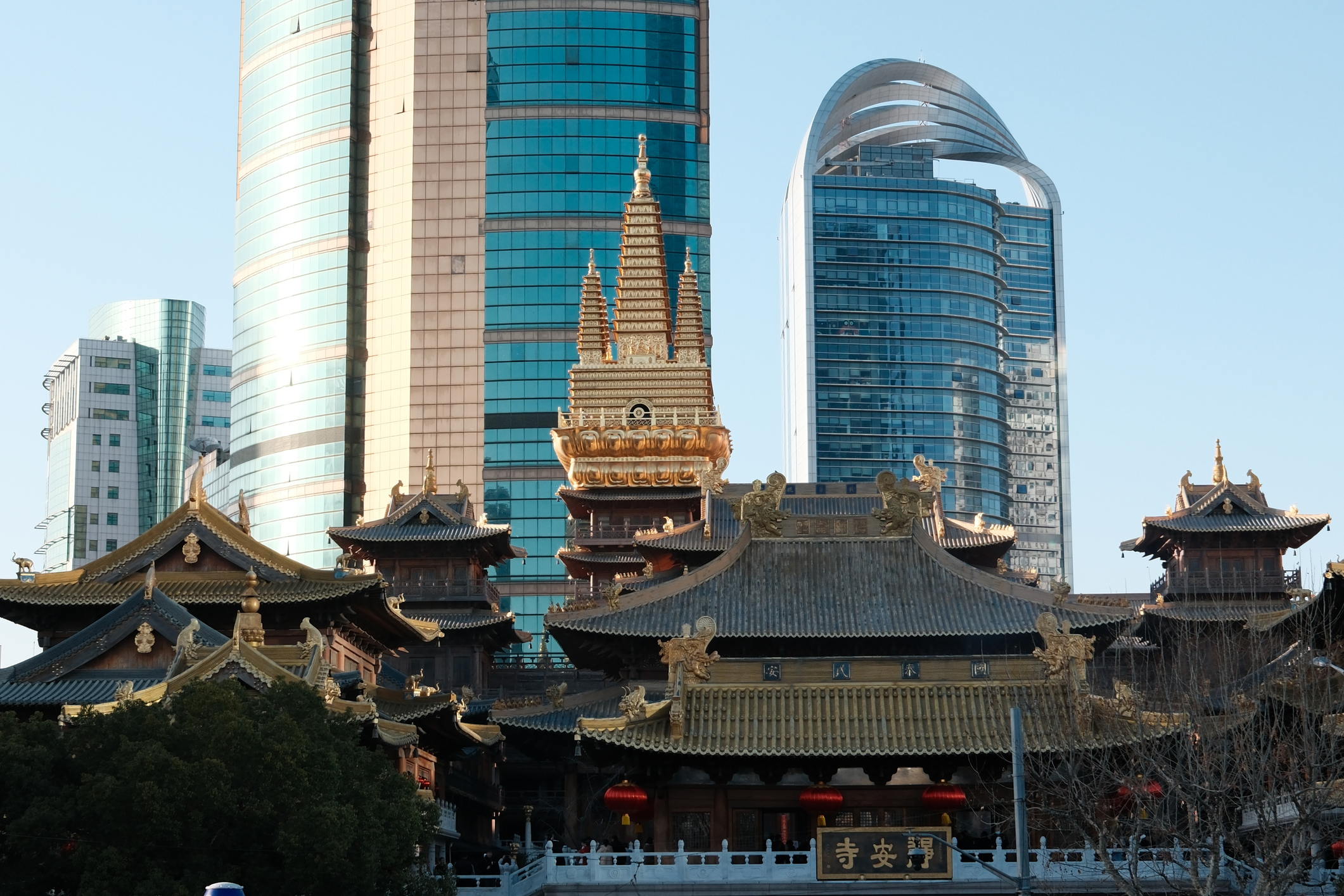 Golden Jing&rsquo;an Temple and Modern Skyline in Shanghai representing emerging markets