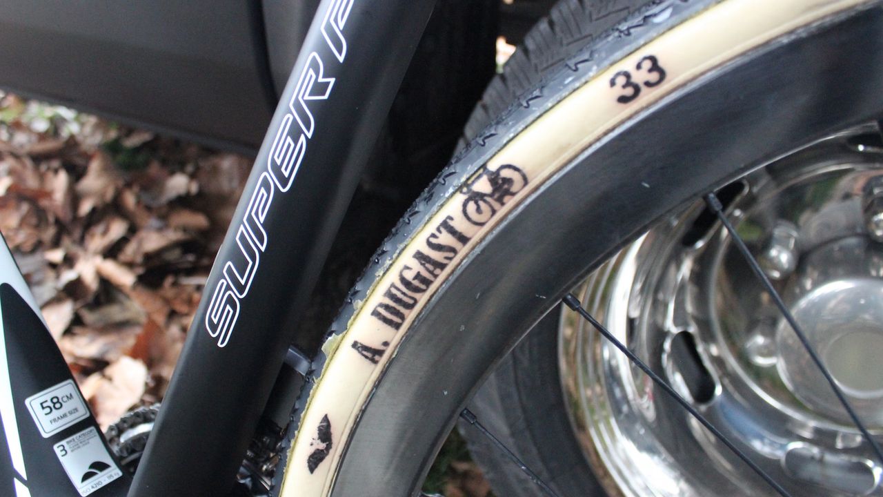 The handmade 33mm tyres from A. Dugast