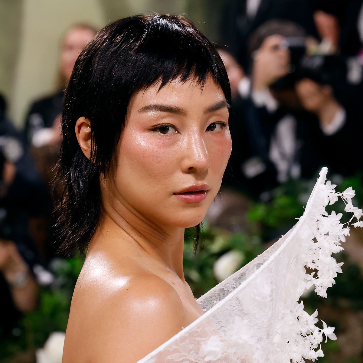 The 9 Best Red Carpet Beauty Looks From Actress Greta Lee | Who What Wear