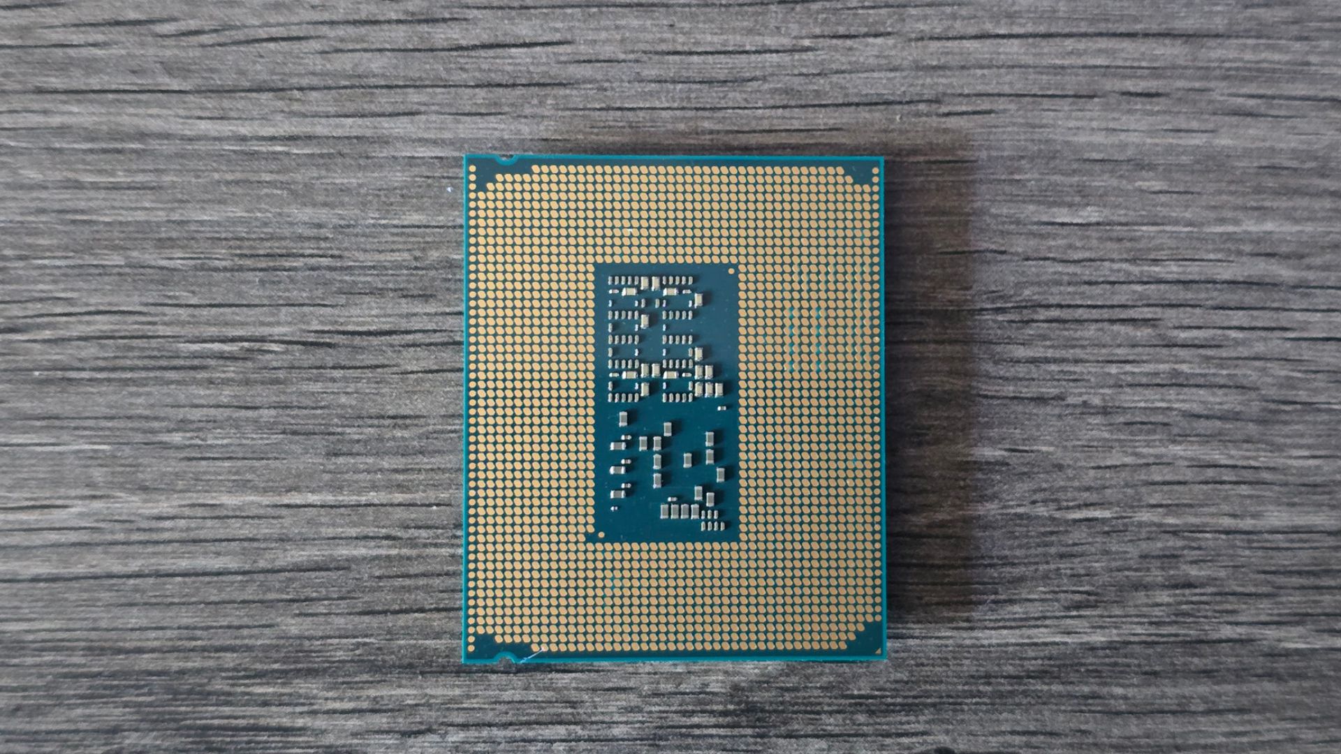 The reverse side of the Intel Core Ultra 7 265K