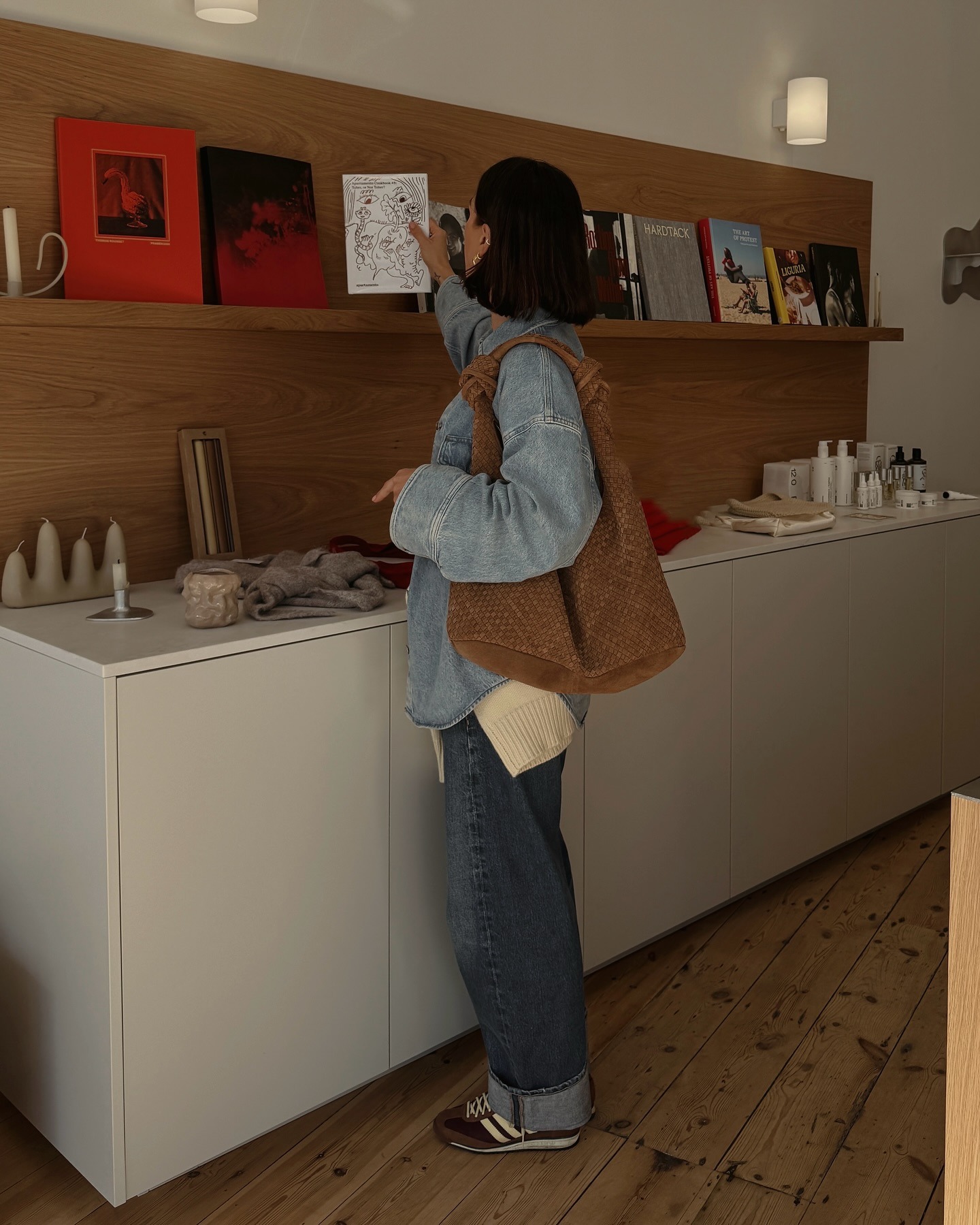 @_jessicaskye wearing Citizen of Humanity jeans, Adidas SL72 sneakers, jean jacket, and a woven bag