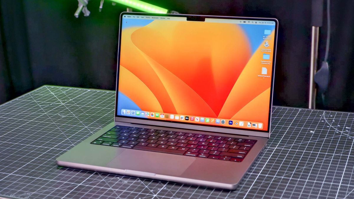 MacBook Pro (2023) vs. MacBook Air (2022) vs. MacBook Pro (2022): spec  comparison - The Verge