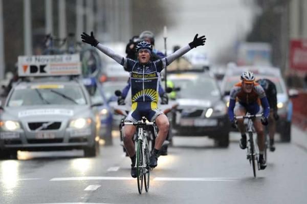 Bobbie Traksel (Vacansoleil) celebrates his win.