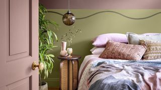 Scalloped paint effect in bedroom