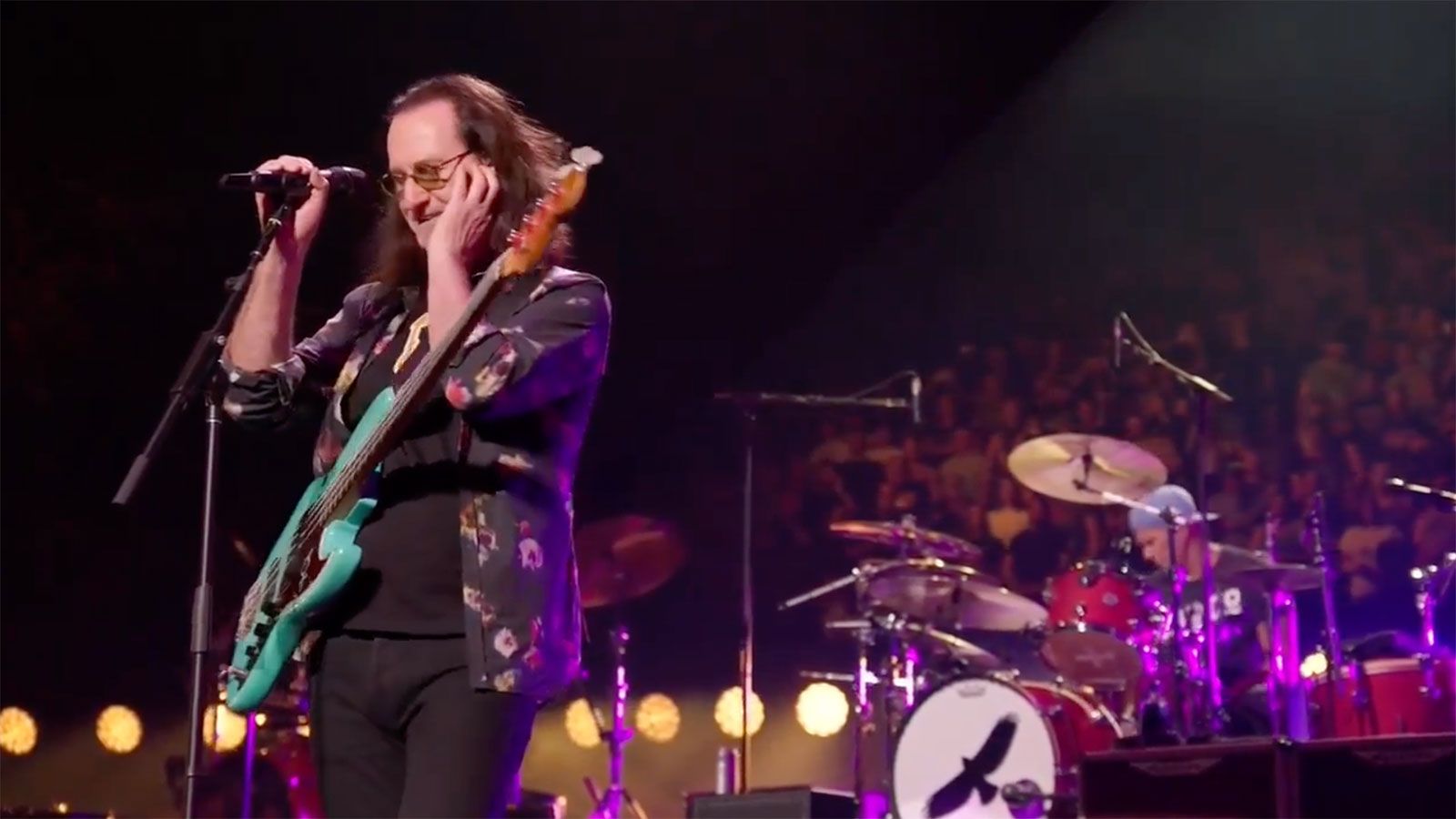 Watch pro-shot footage of Rush performing Working Man with Chad Smith ...