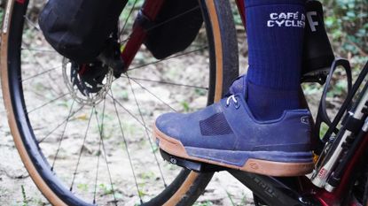 Cycling shoe online pedals