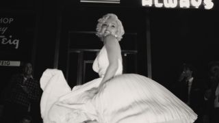Ana de Armas reenacts Marilyn Monroe's skirt flutter with a crowd in Blonde.