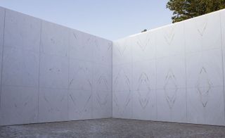 Perhaps the complex's most striking feature is the courtyard whose two blind, 8.3 m tall walls are lined with marble panels