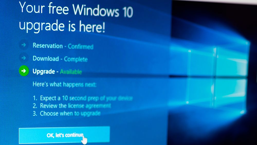 An alert on a laptop screen showing an offer to upgrade to Windows 10 for free