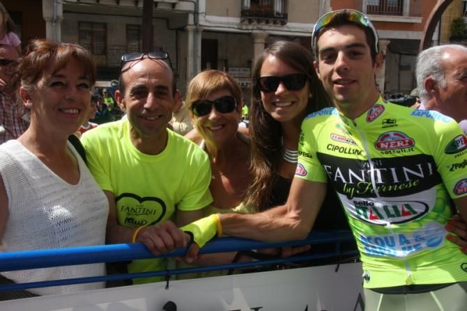 Air&aacute;n Fern&aacute;ndez, Fantini Vini stagiaire, enjoys some time with his family