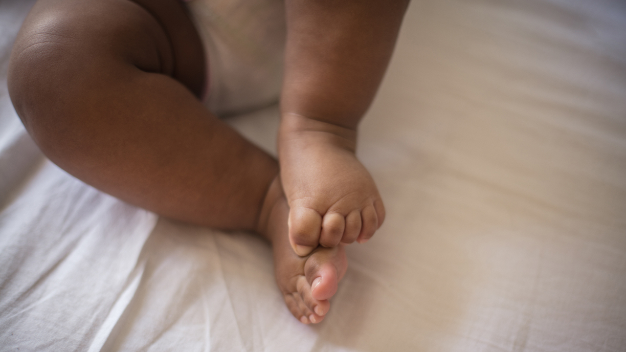 A baby&#039;s feet