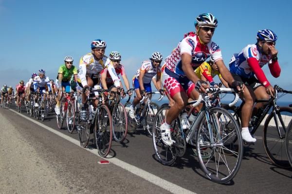 Luis Sepulveda (OGM) stays protected in the main pack.