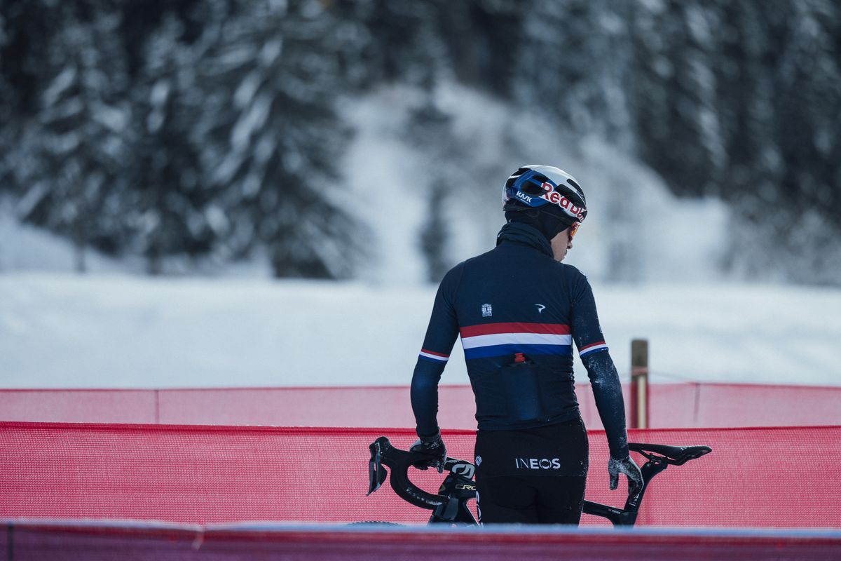 Tom Pidcock (Ineos Grenadiers) studies the Val di Sole course after a fall
