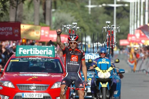 Imanol Erviti (Caisse d'Epargne) from Pamplona wins the Vuelta stage.