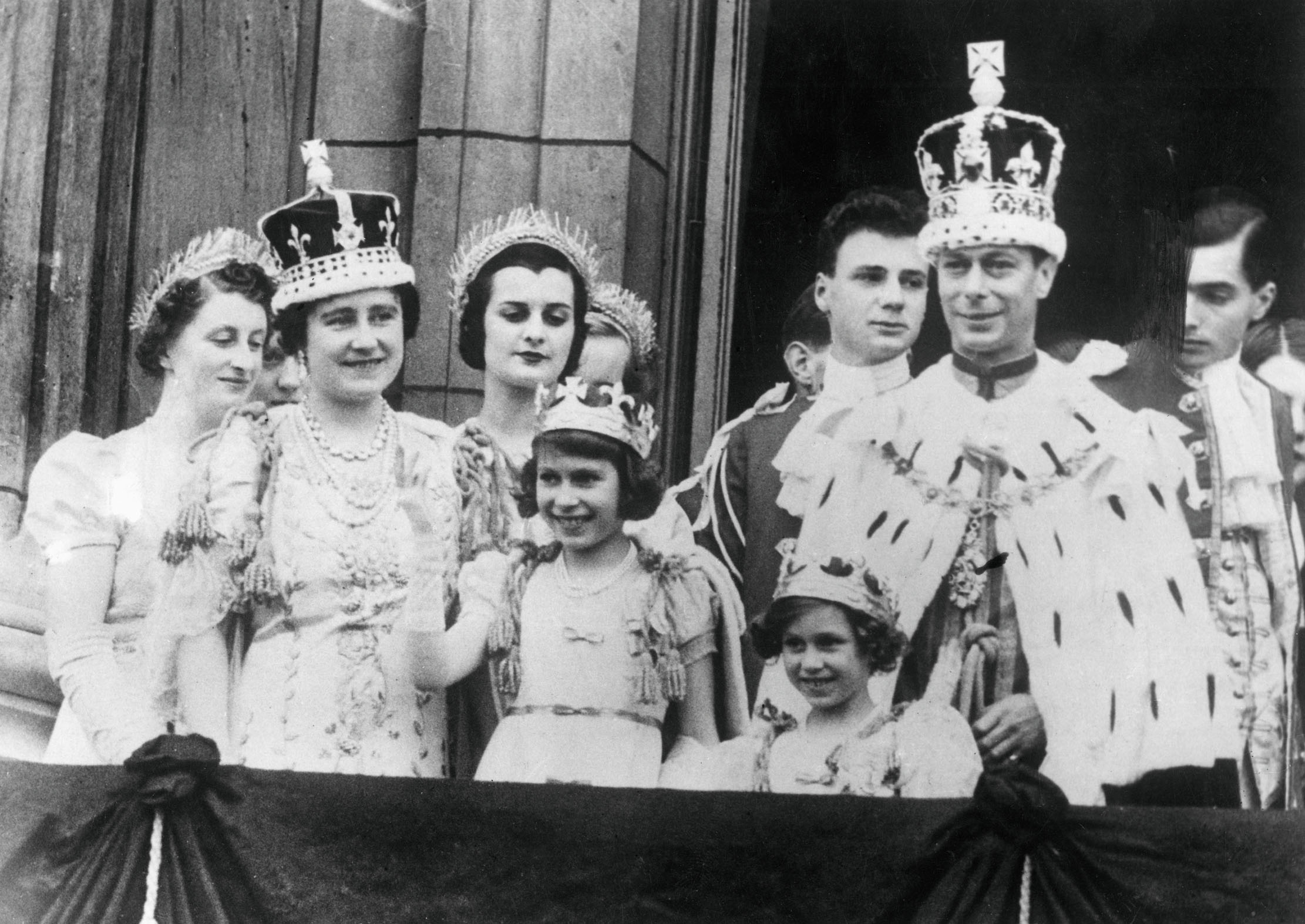 The Royal Family on the Buckingham Palace balcony and greeting the crowd after the coronation of George VI. London, 12th May 1937 (Photo by Mondadori via Getty Images)