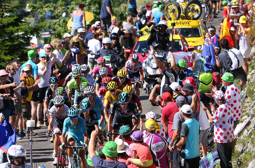 Bauke Mollema (Trek-Segafredo) ensconced in the front group up the Grand Colombier