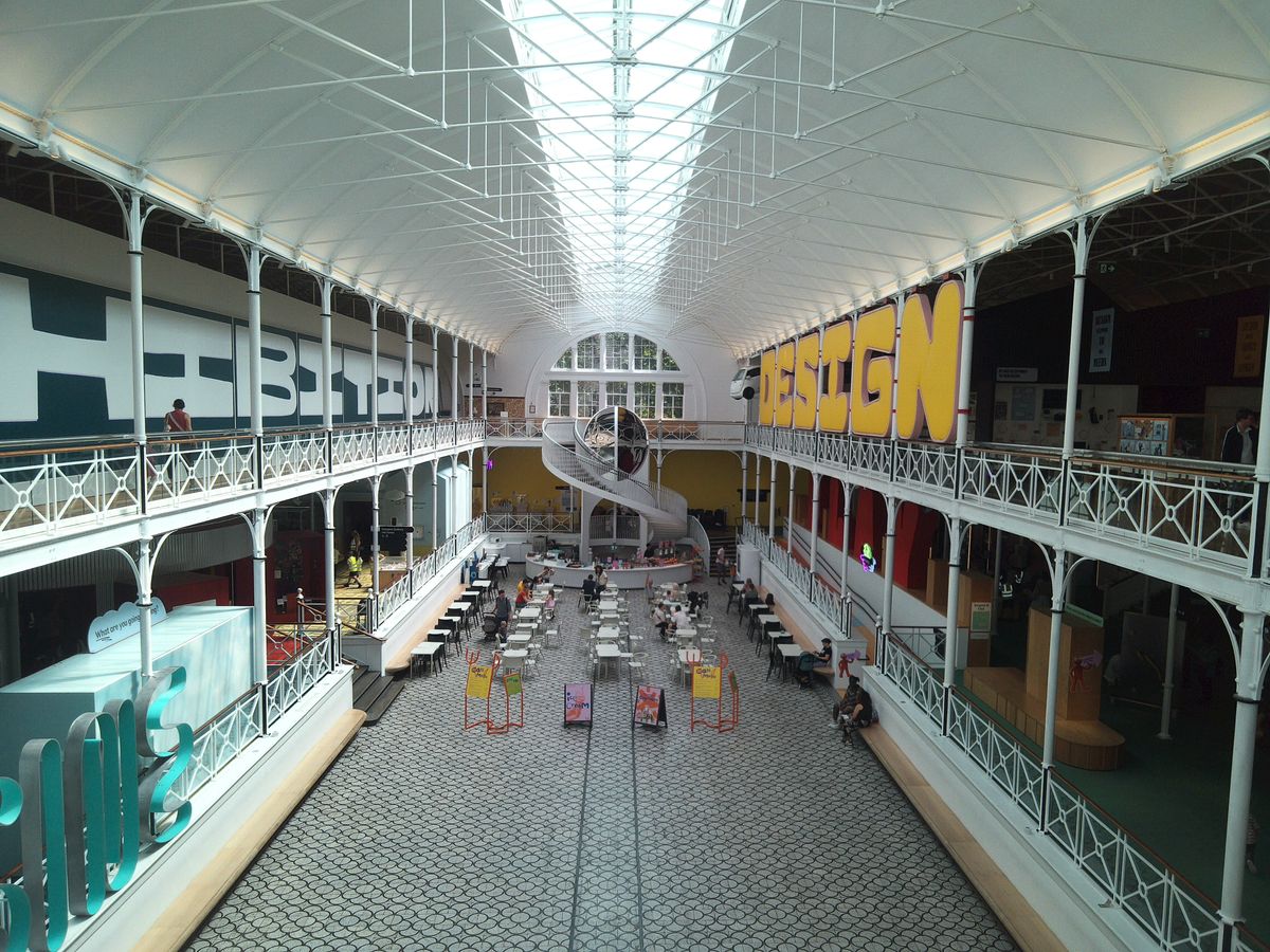 Sample image from Camp Snap CS-Pro digital compact camera showing interior of main hall of Young V&amp;A gallery
