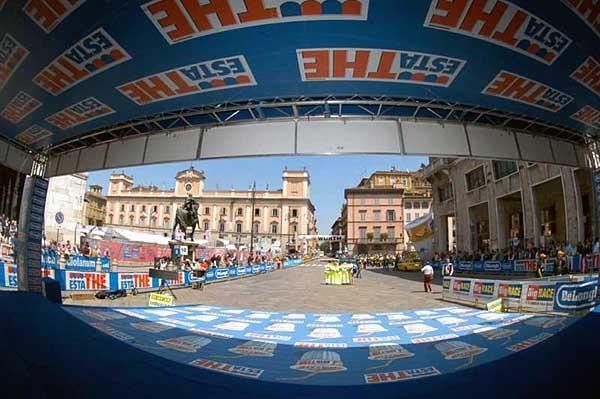 The scene from the starting gate