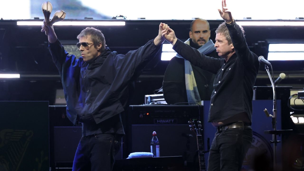 One of America's greatest punk rock frontmen has come out as a huge fan of Oasis after years of "contempt" for the Gallagher brothers