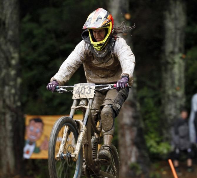 Sarah Atkin on her way to the women's downhill title