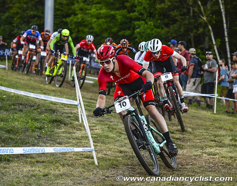 Sam Gaze (Specialized Racing) begins to up the pace