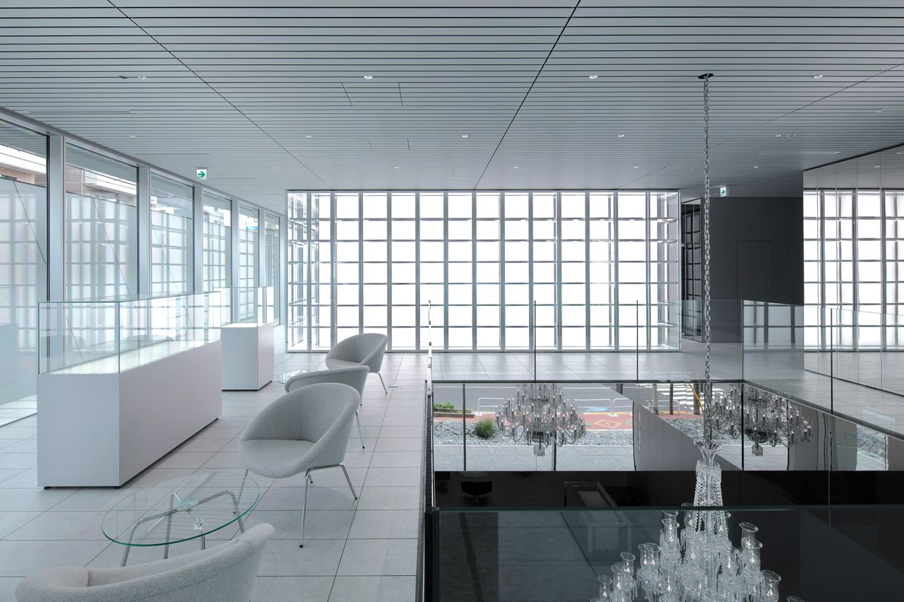 Monospinal japanese gaming company&#039;s hq ethereal minimalist interior