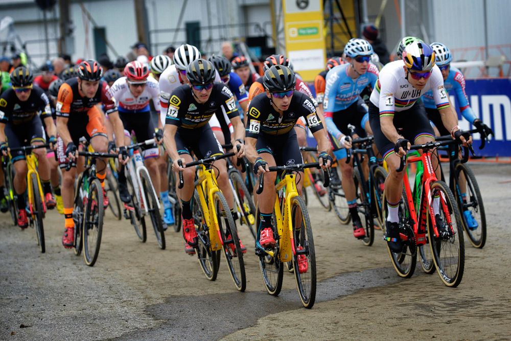 The Elite men get underway at the Iowa City World Cup