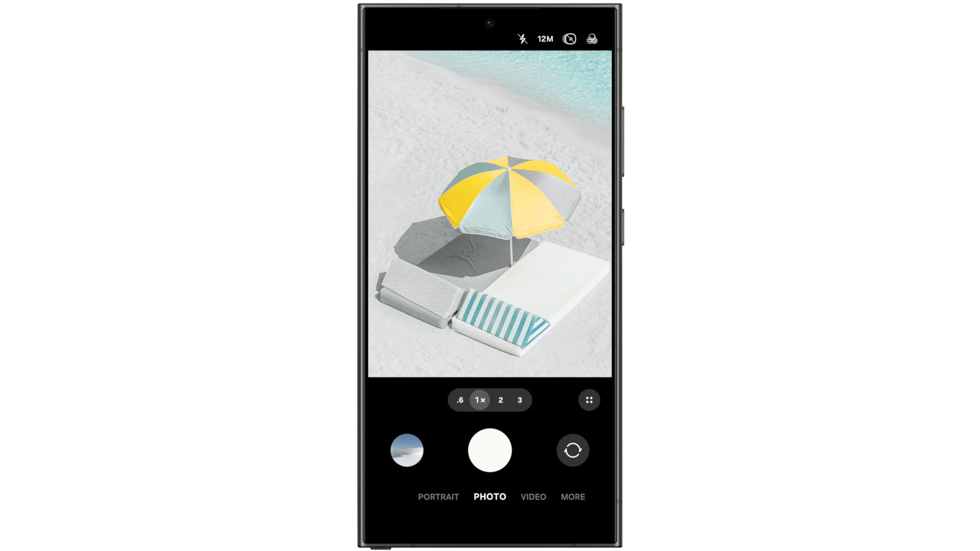 Camera app interface in One UI 7