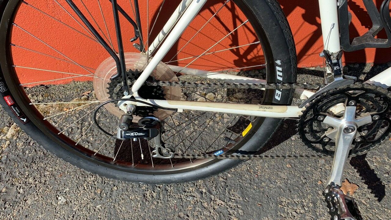 Narrow cassette links to three rings at the front