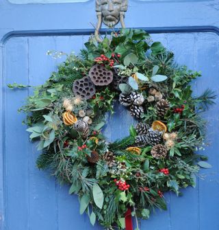 how to make a Christmas wreath