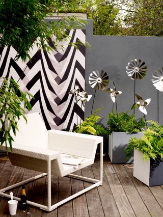decking with patterned painted wall