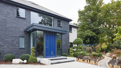 detached house featuring modern glazed front porch ideas