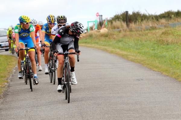 Amber Neben (Specialized - lululemon) made an attack, but it didn't split the leaders