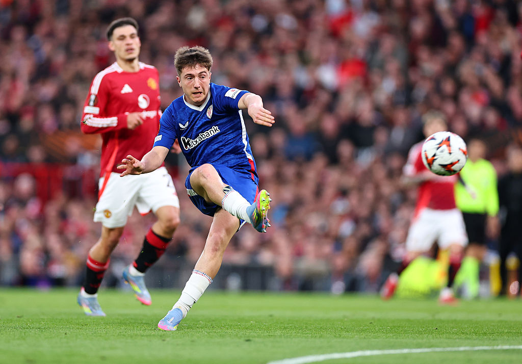 Mikel Jauregizar of Athletic Club scores a goal to make it 0-1 during the UEFA Europa League 2024/25 Semi Final Second Leg match between Manchester United and Athletic Club at Old Trafford on May 08, 2025 in Manchester, England.