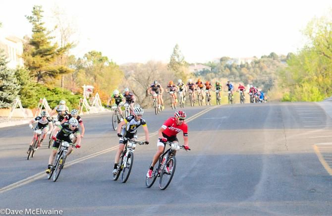 Todd Wells (Specialized) setting a punishing pace
