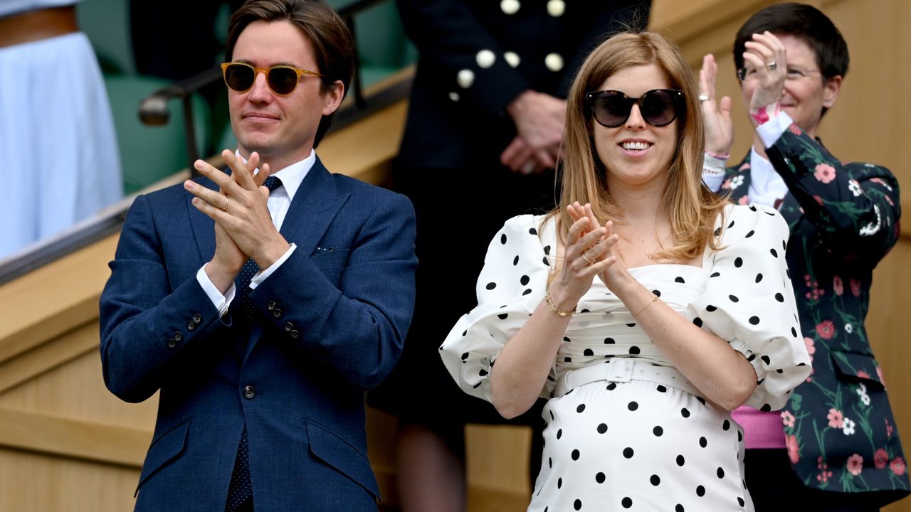 Princess Beatrice and Edoardo Mapelli Mozzi clapping at Wimbledon and wearing sunglasses