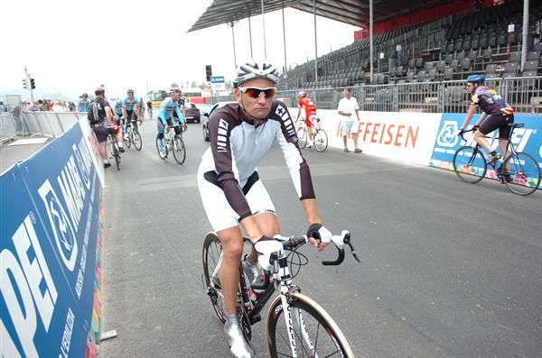 Frank Vandenbrouke accompanied the Belgian team on their training ride.