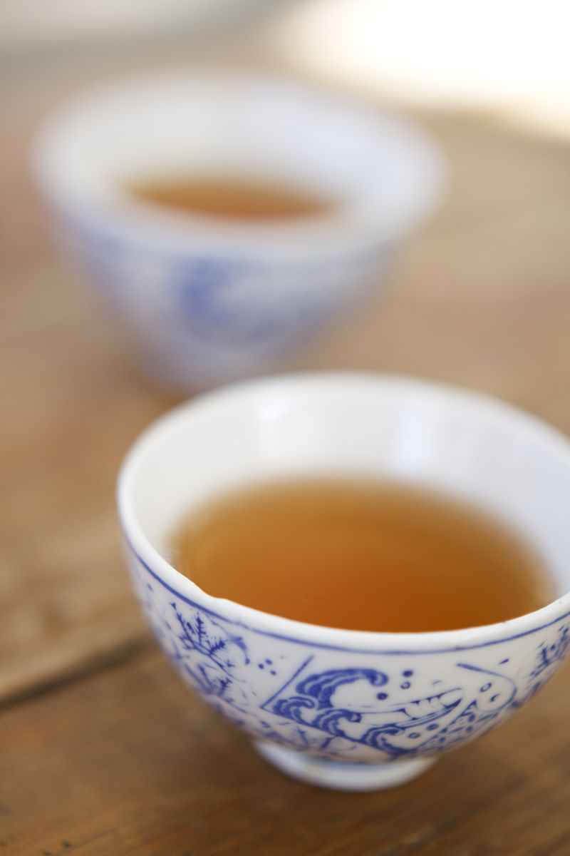 Serveware, Drink, Ingredient, Dishware, Drinkware, Tea, Amber, Tableware, Cup, Liquid,
