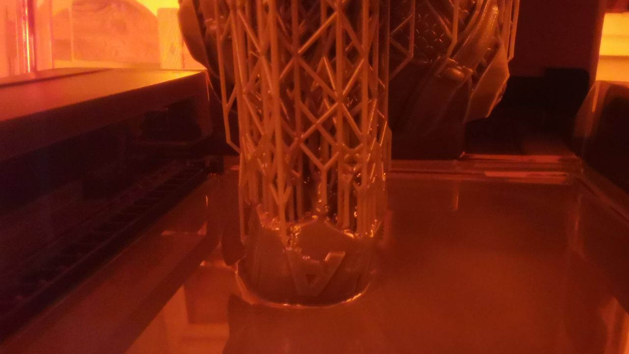 A model being printed on the Formlabs Form 3