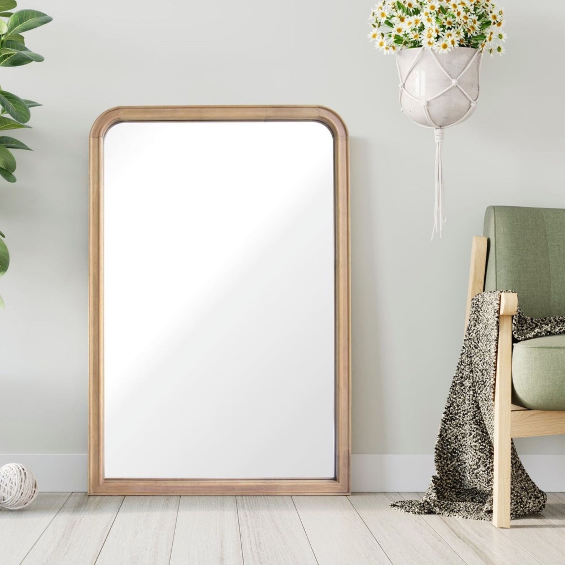 Dinding di luar cermin persegi panjang